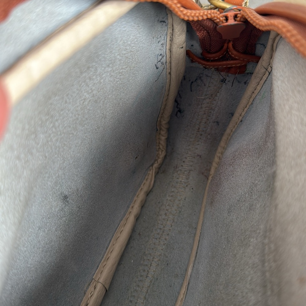 Rare-Vintage Dooney & Bourke Cream & Brown Leather Kitty Crossbody Bag. - Picture 11 of 14